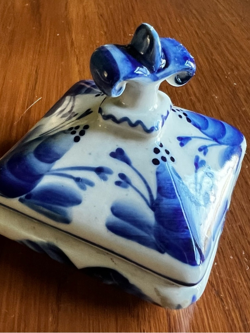 Source Unknown Blue and White Floral Ceramic Trinket Box with Curled Handle